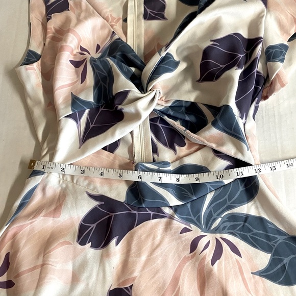 Gorgeous Bodycon floor length pink gown in floral pastels.Cut out at waist.XS - Picture 4 of 7